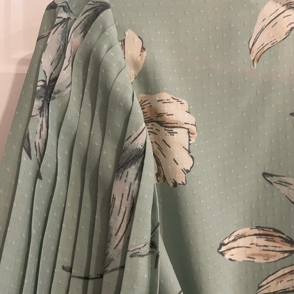 Beautiful turquoise crepe blouse. Very good quality material. - Picture 3 of 4